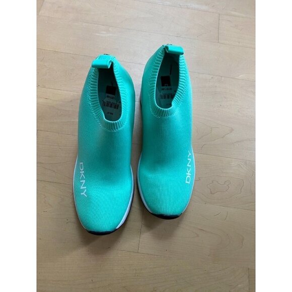 DKNY BNWT "Parks" green wedge pull on Sneaker Womens - Picture 2 of 8